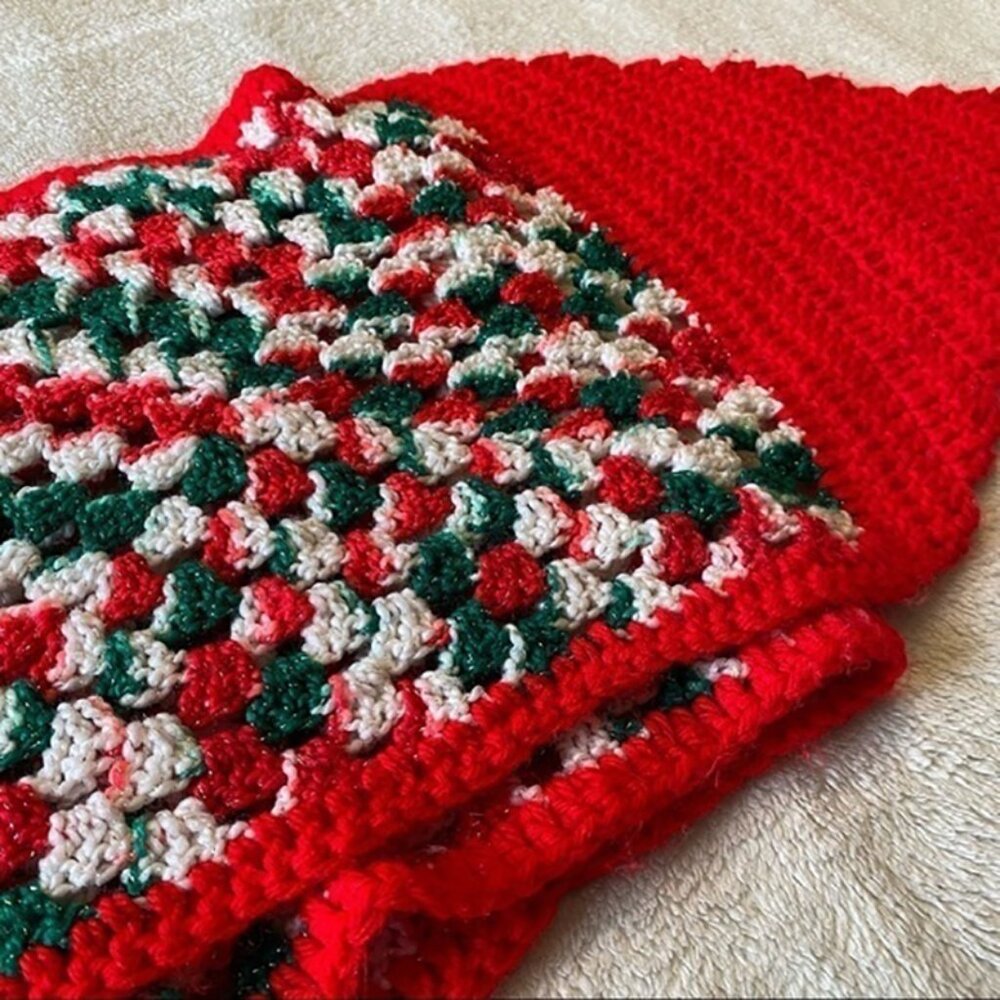 CROCHET 7 foot christmas dining table runner​​​​​ - Picture 4 of 5